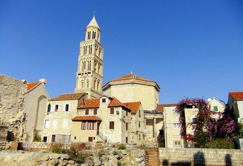 Pension Castle View In Deluxe Room Hotel Rose Split