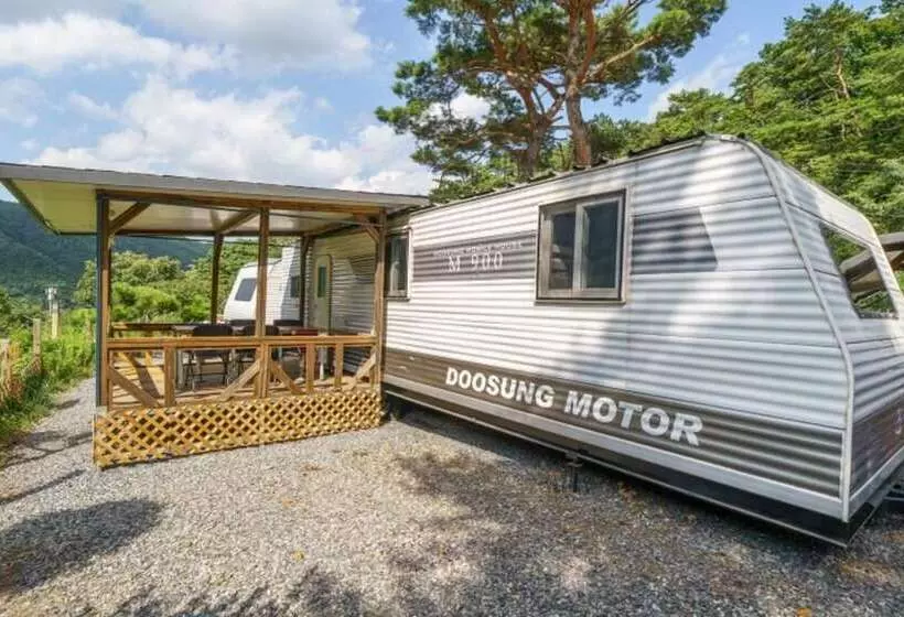 پانسیون Danyang Pine Caravan Camping