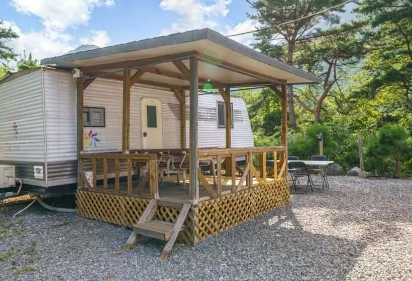پانسیون Danyang Pine Caravan Camping