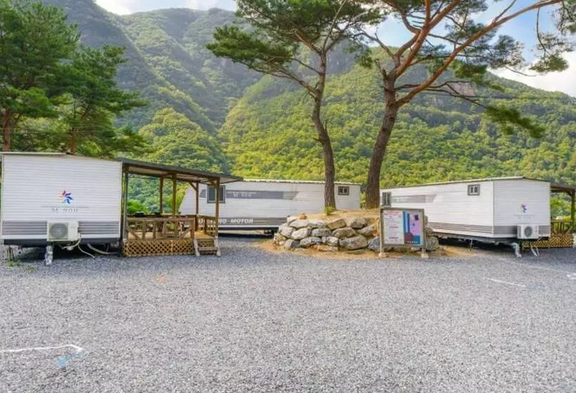 پانسیون Danyang Pine Caravan Camping