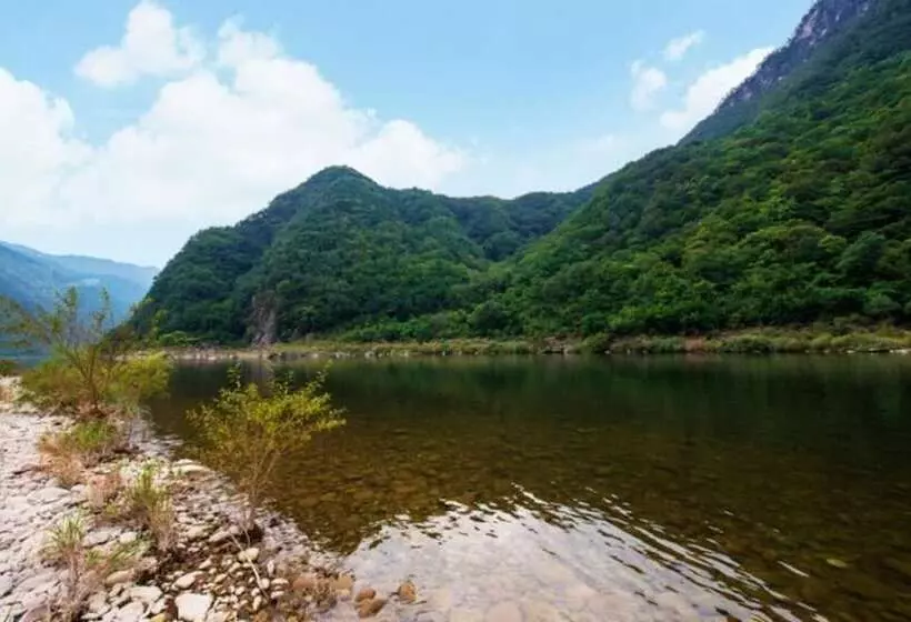 پانسیون Danyang Pine Caravan Camping