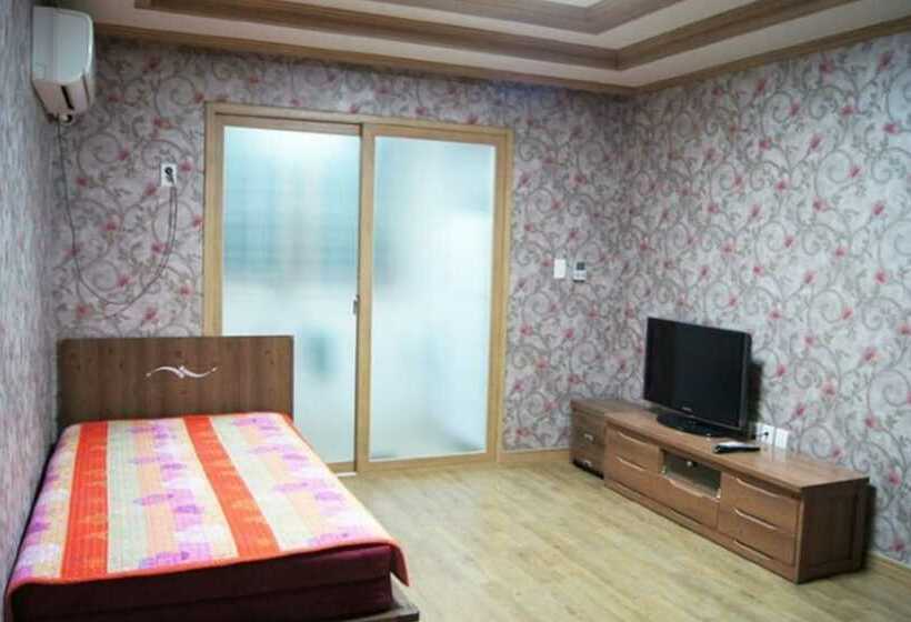 פנסיון Yeosu Haedong Vill Hostel