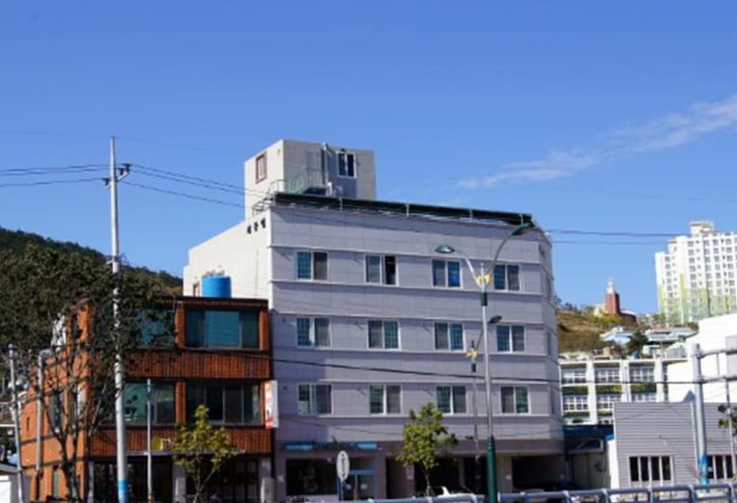 פנסיון Yeosu Haedong Vill Hostel