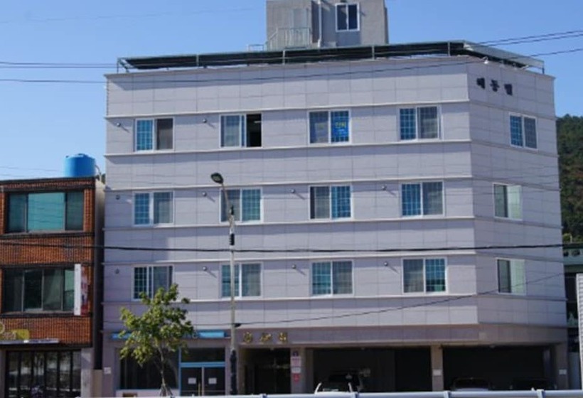 פנסיון Yeosu Haedong Vill Hostel