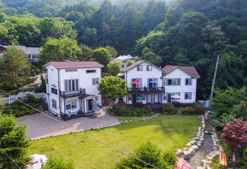 Pyeongchang Healing Hasigae Dog Pension