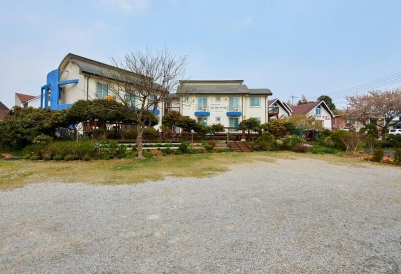 Taean Badayeohaeng Pension