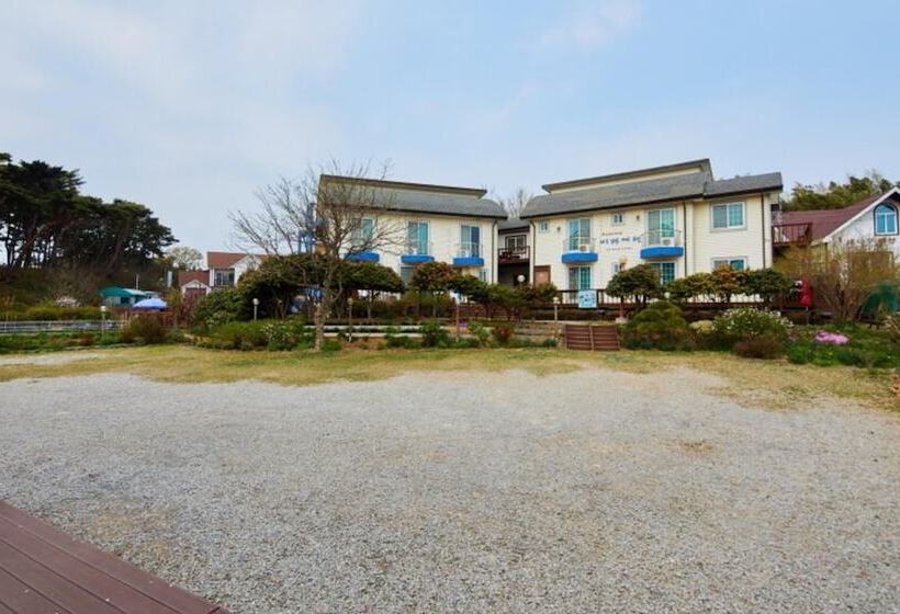 Taean Badayeohaeng Pension