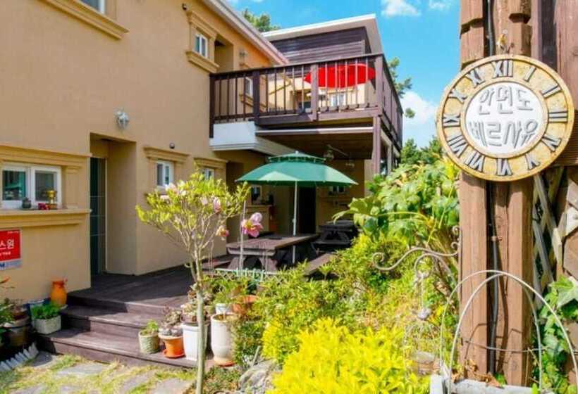 Taean Versailles Pension