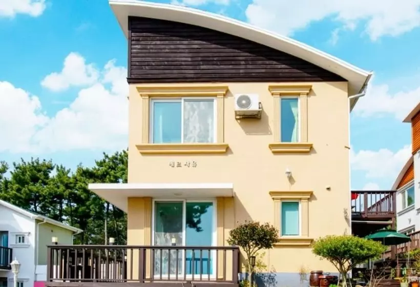 Taean Versailles Pension
