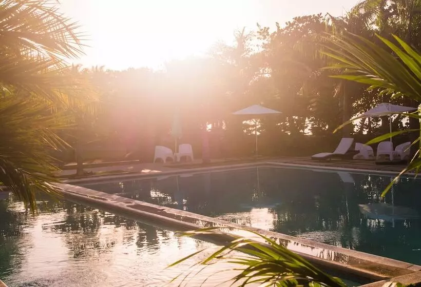 Hotelli Coconut Paradise Beach