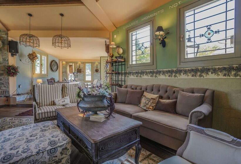 בית מלון כפרי Pindos Resort