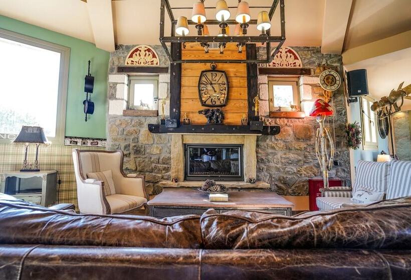 בית מלון כפרי Pindos Resort