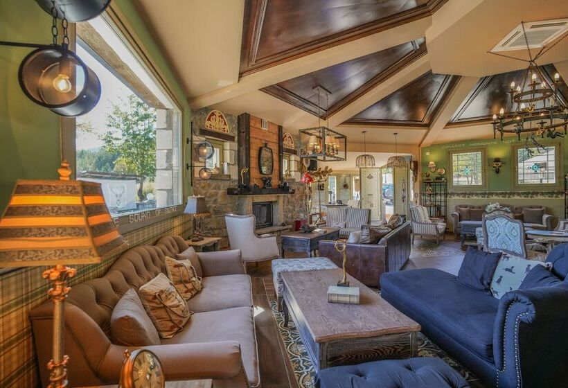 בית מלון כפרי Pindos Resort