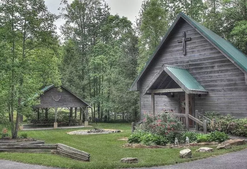 Kim S Cove Motorcycle Friendly Cabin Features Game Room By Redawning