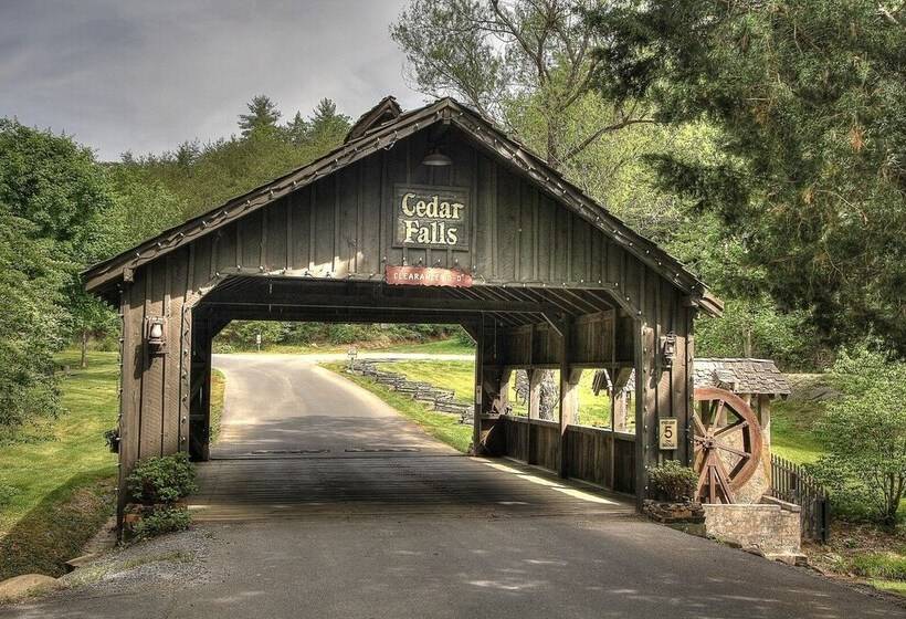 Kim S Cove Motorcycle Friendly Cabin Features Game Room By Redawning