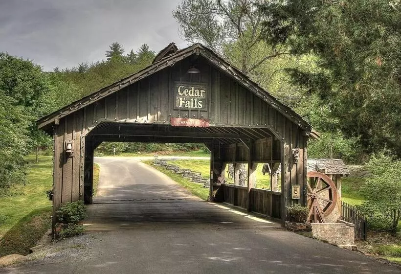 Kim S Cove Motorcycle Friendly Cabin Features Game Room By Redawning