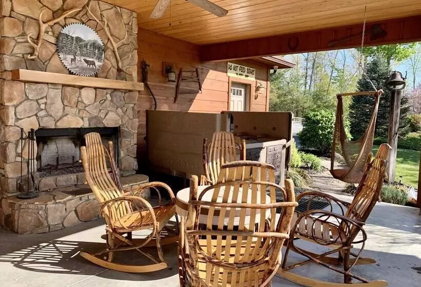 Kim S Cove Motorcycle Friendly Cabin Features Game Room By Redawning