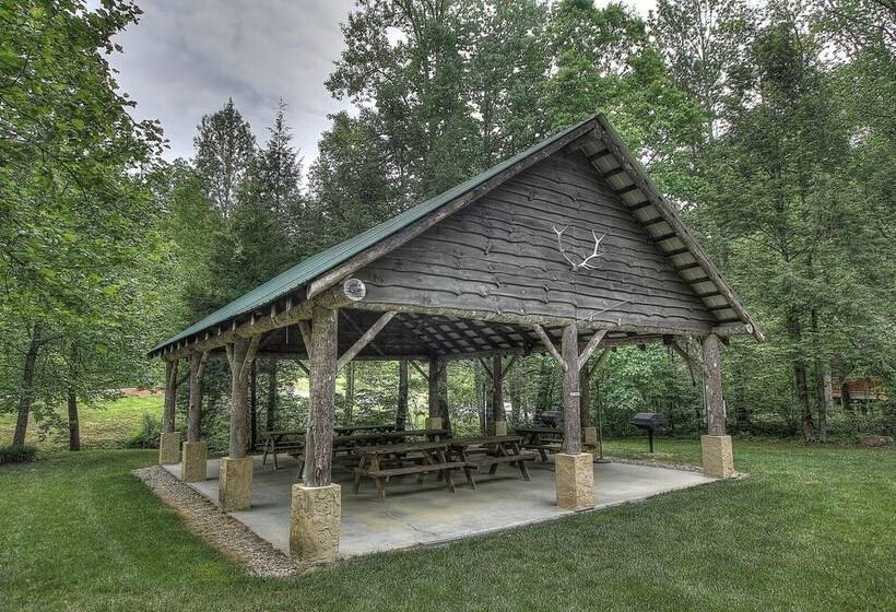 Kim S Cove Motorcycle Friendly Cabin Features Game Room By Redawning