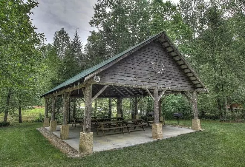 Kim S Cove Motorcycle Friendly Cabin Features Game Room By Redawning