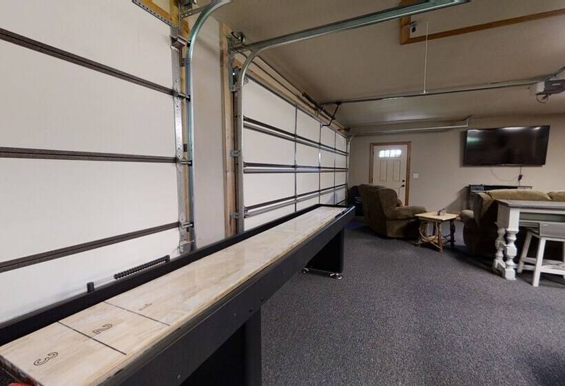 Kim S Cove Motorcycle Friendly Cabin Features Game Room By Redawning