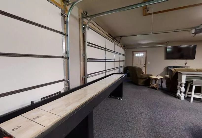 Kim S Cove Motorcycle Friendly Cabin Features Game Room By Redawning