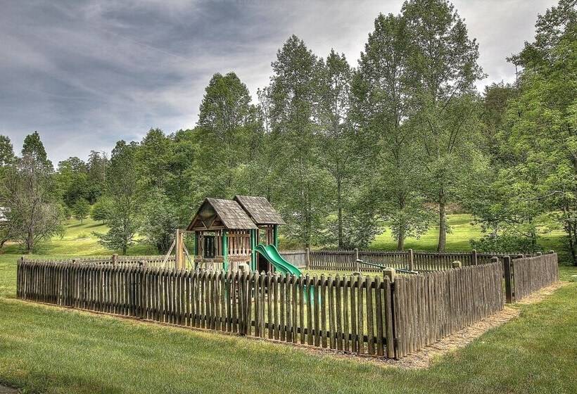 Kim S Cove Motorcycle Friendly Cabin Features Game Room By Redawning