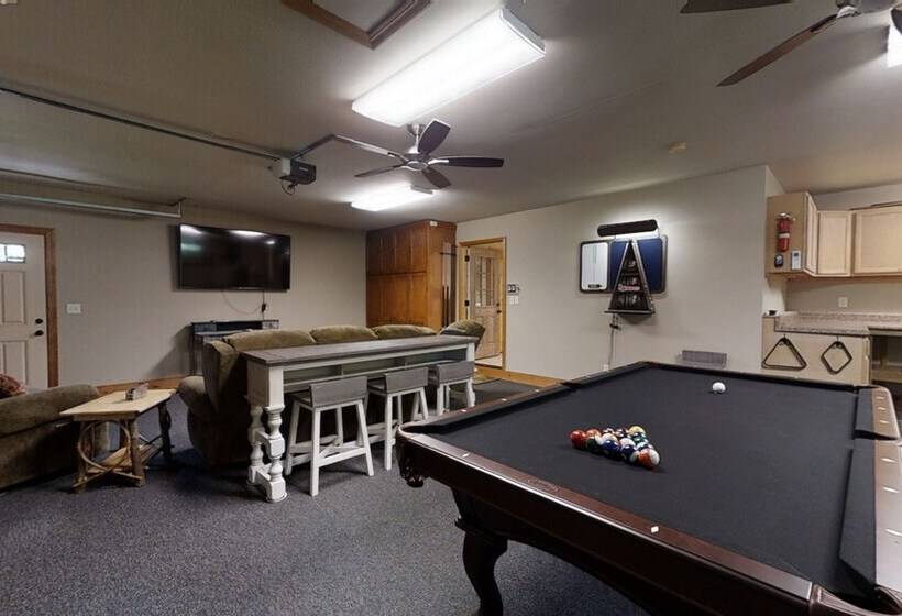 Kim S Cove Motorcycle Friendly Cabin Features Game Room By Redawning