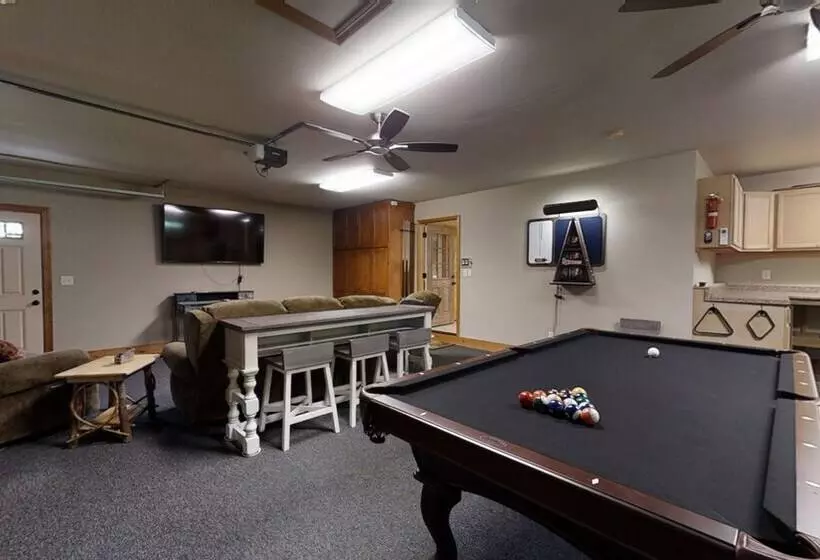 Kim S Cove Motorcycle Friendly Cabin Features Game Room By Redawning