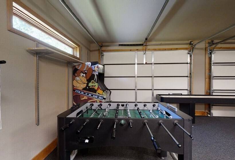 Kim S Cove Motorcycle Friendly Cabin Features Game Room By Redawning