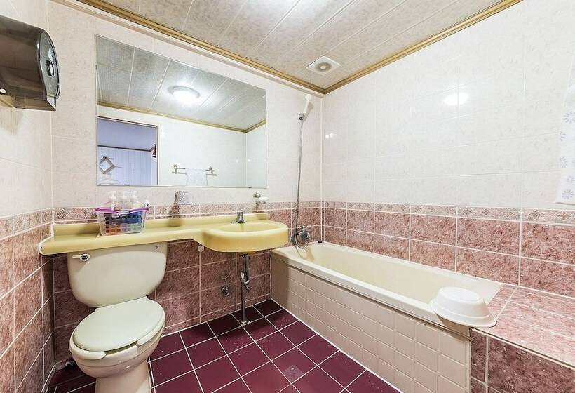 فندق على الطريق Inje Kingston