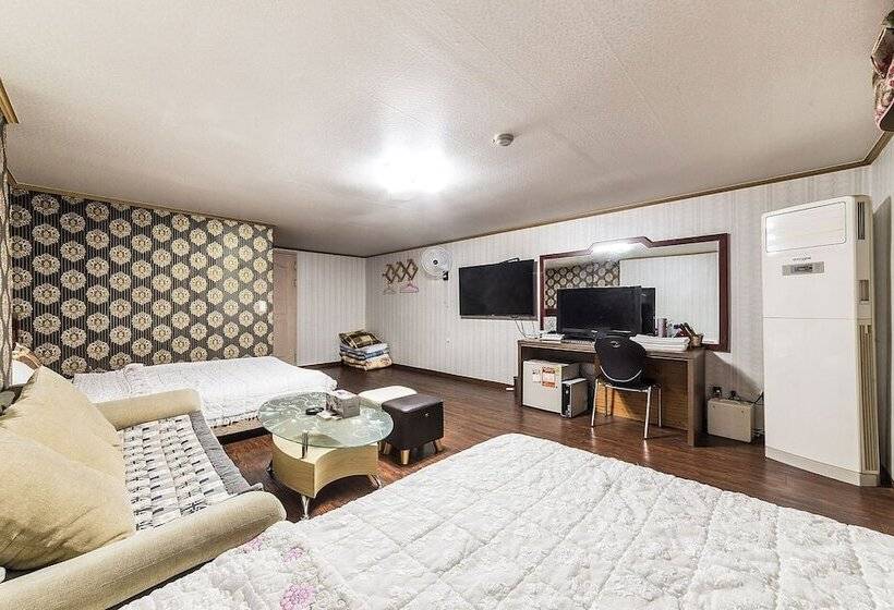 فندق على الطريق Inje Kingston