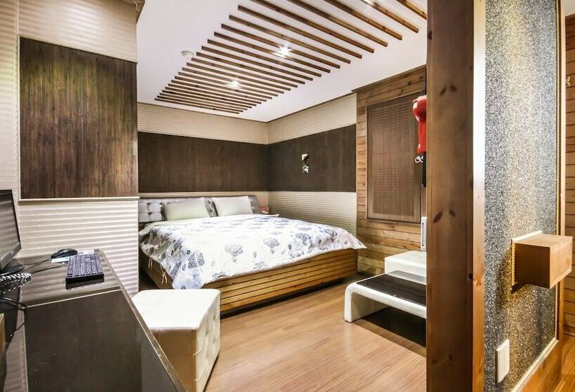 Motel Rugo In Junghwasan Dong Jeonju