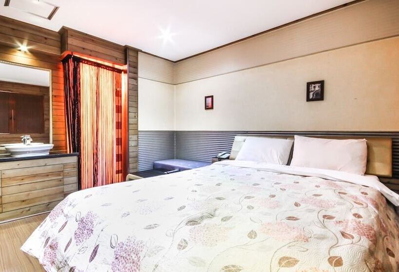 Motel Rugo In Junghwasan Dong Jeonju