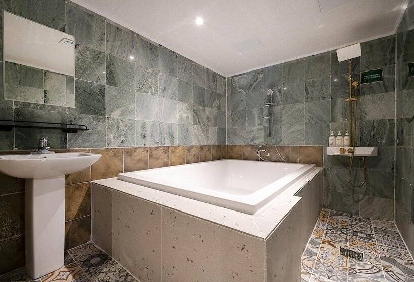 Motel Tongyeong Hotel Opera