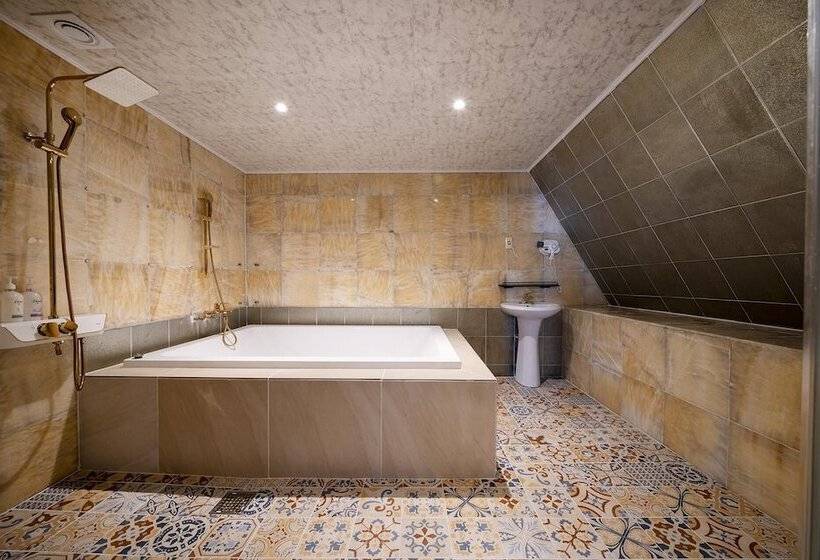 Motel Tongyeong Hotel Opera