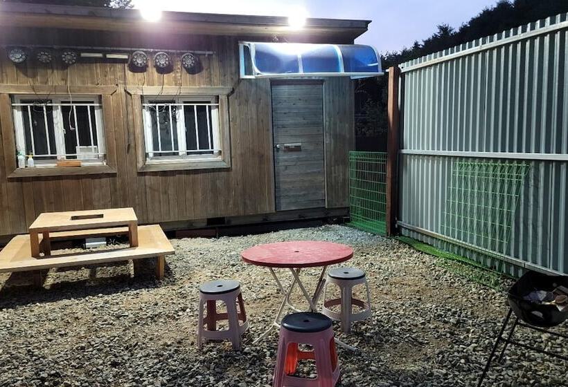 מוטל Yangsan Deokgye Seastar