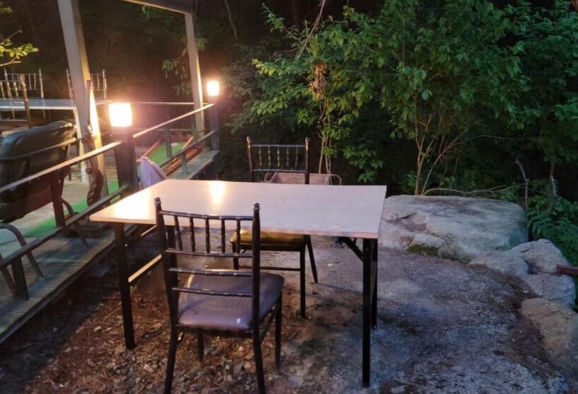 מוטל Yangsan Deokgye Seastar