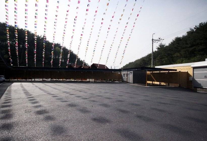 מוטל Yangsan Deokgye Seastar