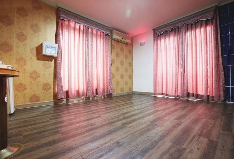 فندق على الطريق Yesan  Lanos