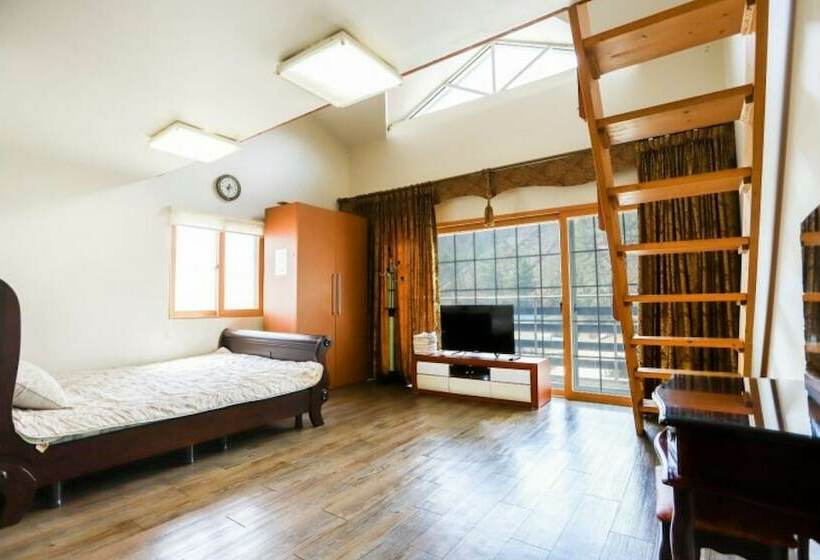 Pyeongchang White Castle Pension