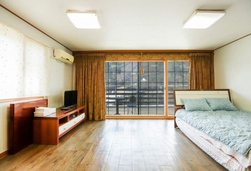 Pyeongchang White Castle Pension