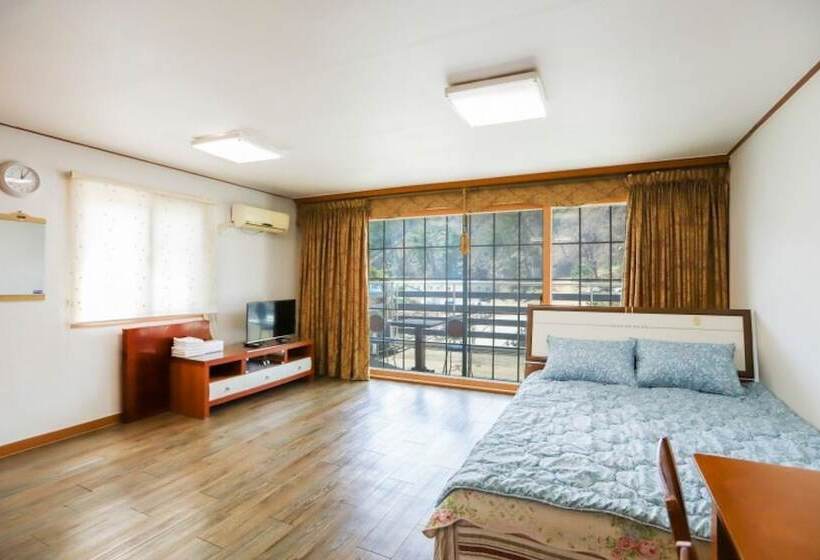 Pyeongchang White Castle Pension