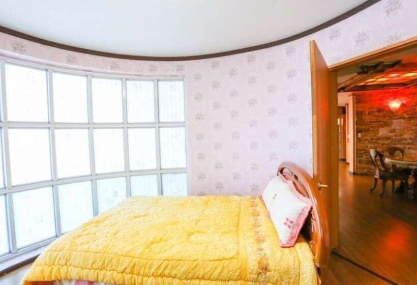 Taean  Sunflower Pension