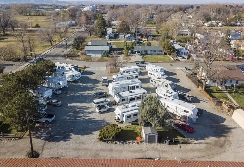 Holiday Motel & Rv Park