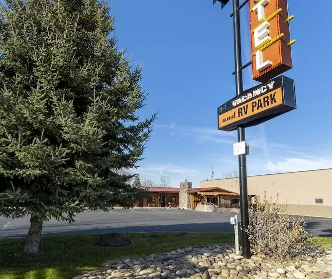 Holiday Motel & Rv Park