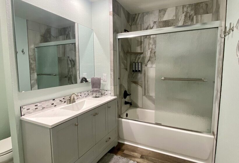 Holiday Motel & Rv Park