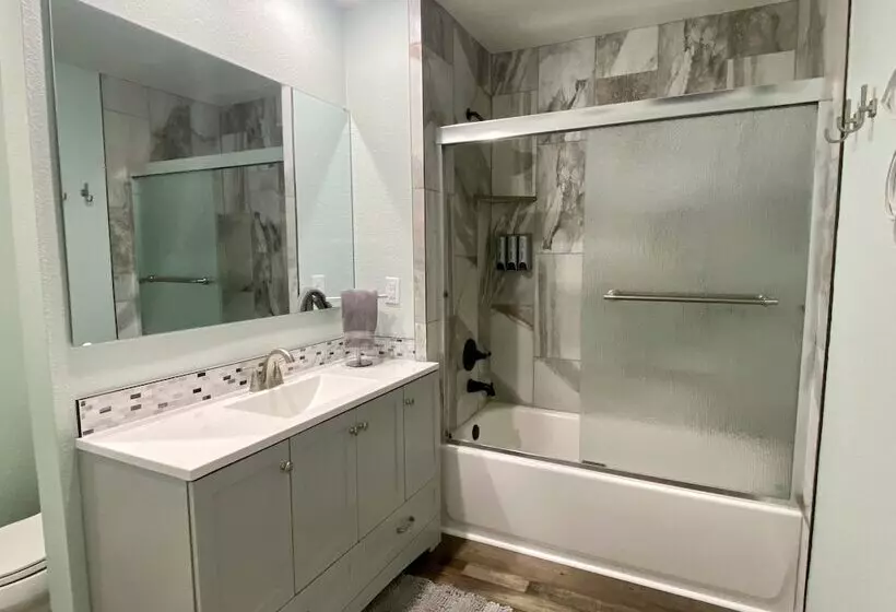 Holiday Motel & Rv Park