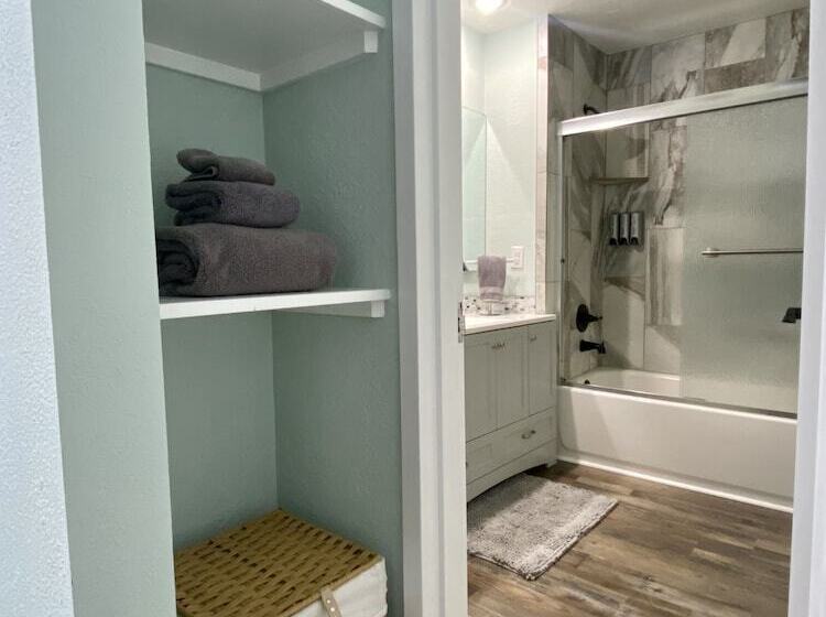 Holiday Motel & Rv Park