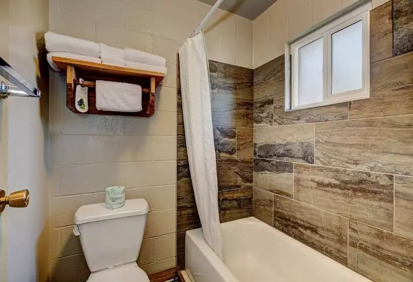 Holiday Motel & Rv Park