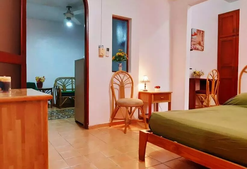 Aparta Hotel Casa Clara